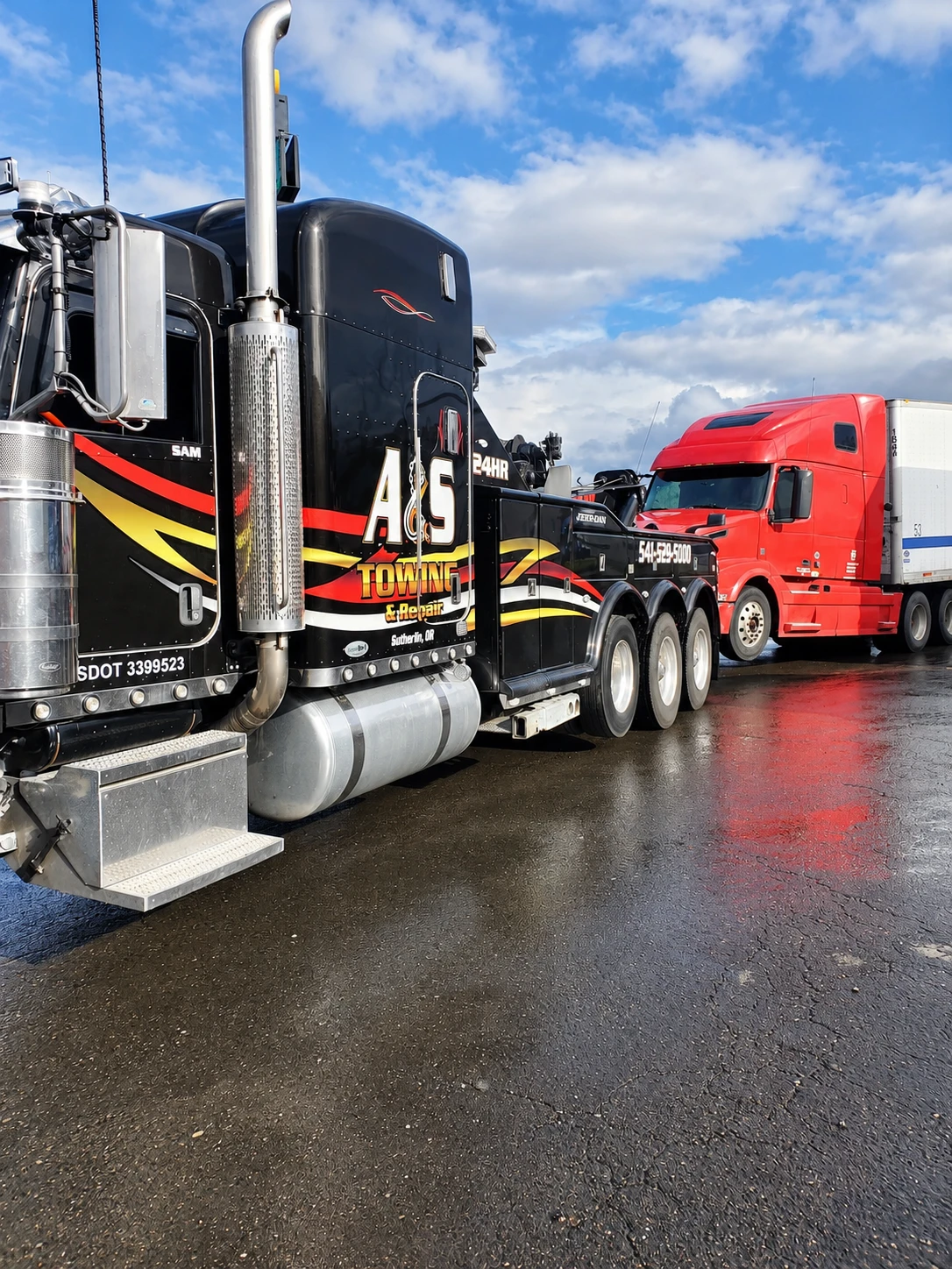 A&S Towing heavy duty wrecker on a job in Southern Oregon