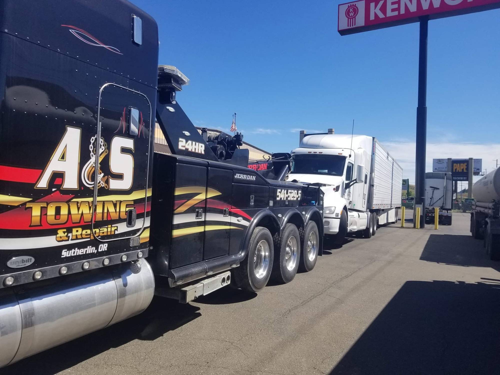 A&S heavy-duty Jerr-Dan towing a semi at Kenworth